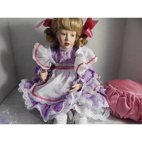 Little Miss Muffet: Franklin Heirloom Doll 16ins Tall. - Picture 2 of 6